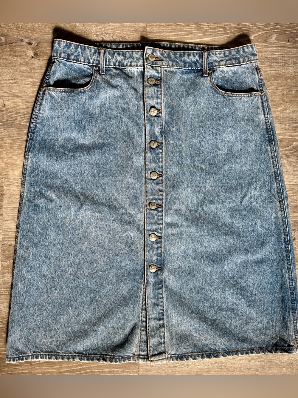 Old Navy Medium Wash Button-Front Midi Denim Skirt